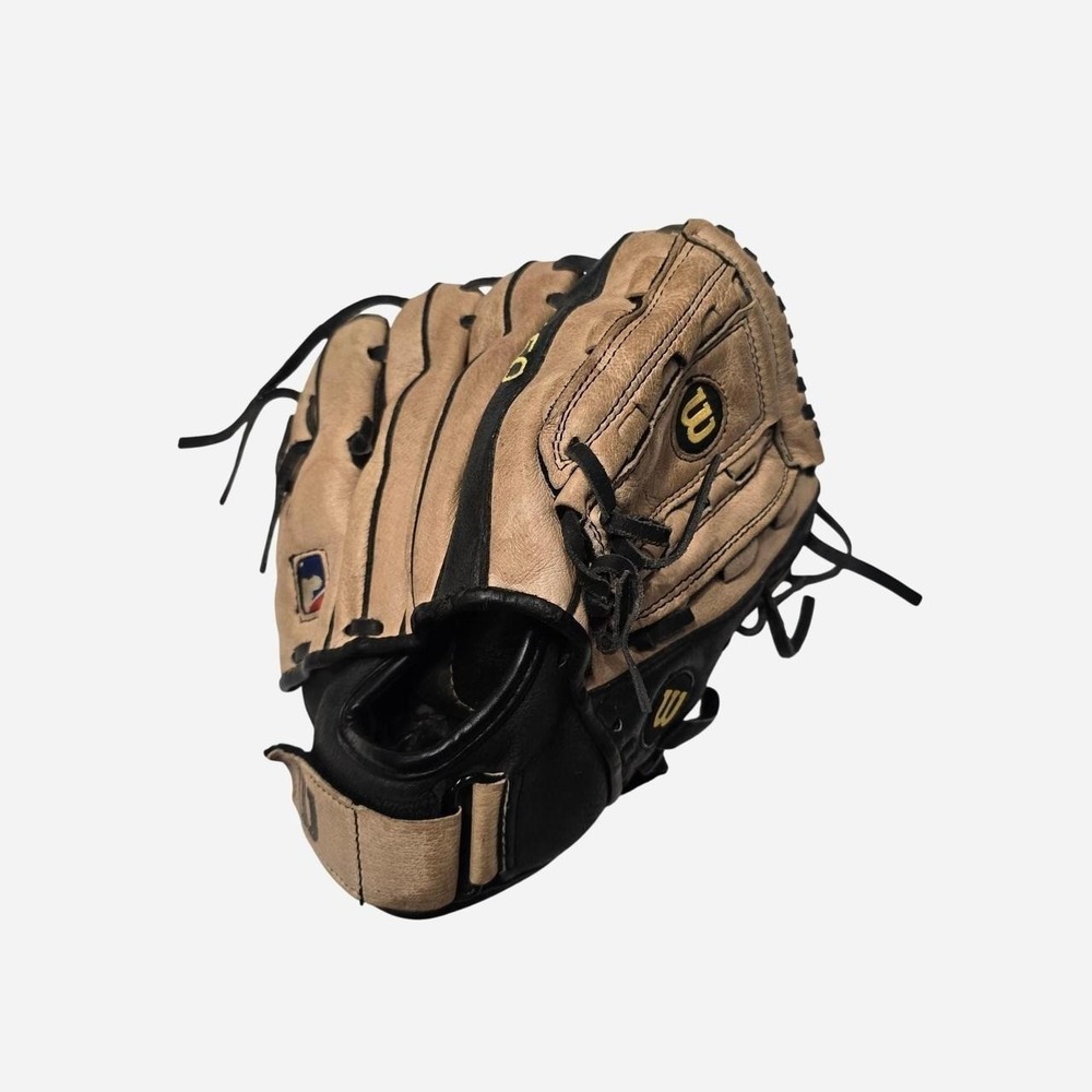 Wilson A450 D11 Glove- Right Hand. Throwing kids